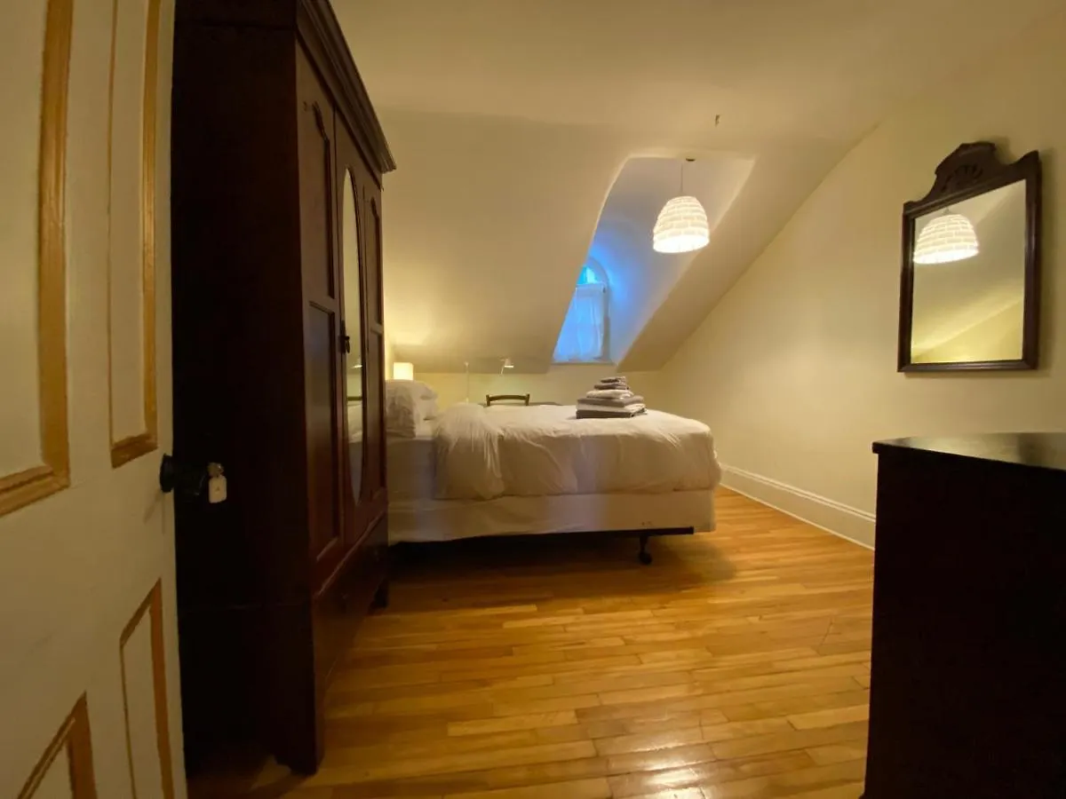 Gold Door Inn Ottawa