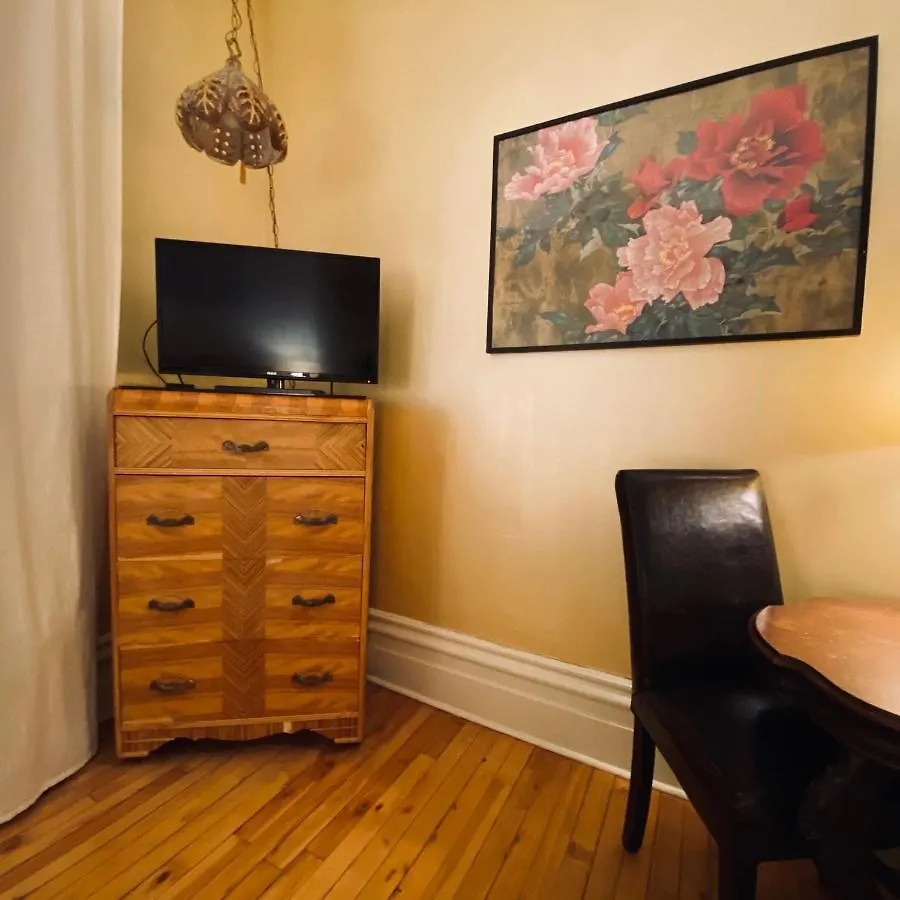 Gold Door Inn Ottawa Bed & Breakfast