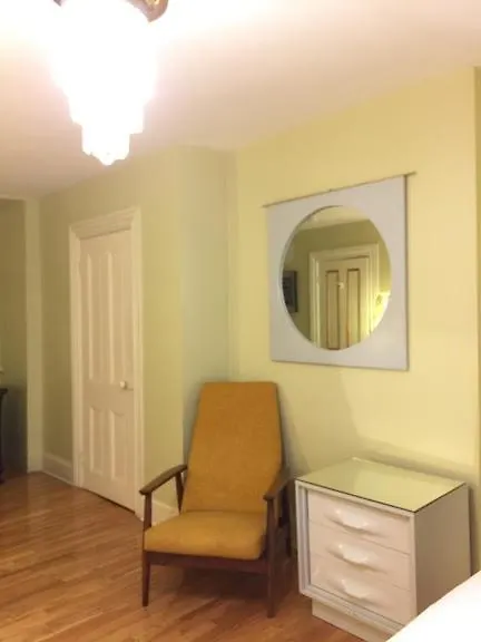 Gold Door Inn Ottawa