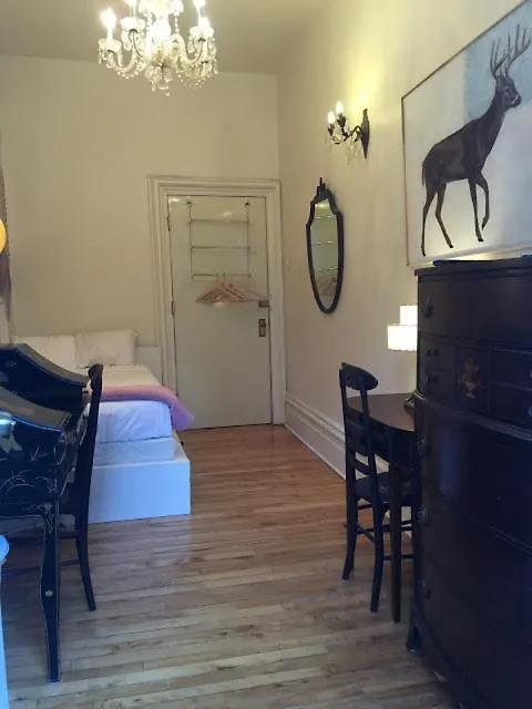 Gold Door Inn Ottawa Bed & Breakfast