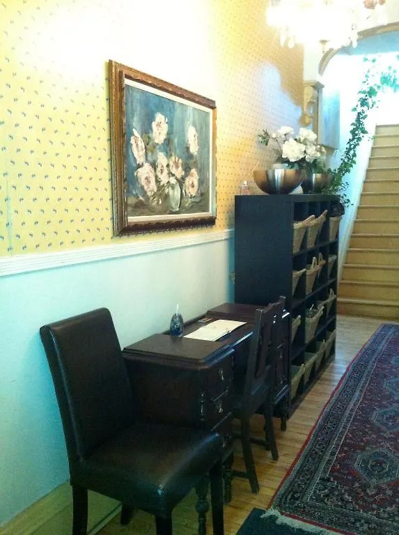 Gold Door Inn Ottawa